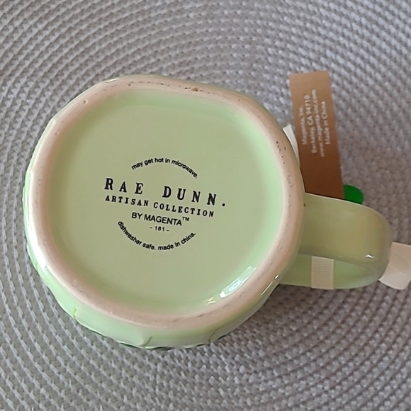 ☘️Rae Dunn Shamrock Mug - Picture 4 of 5